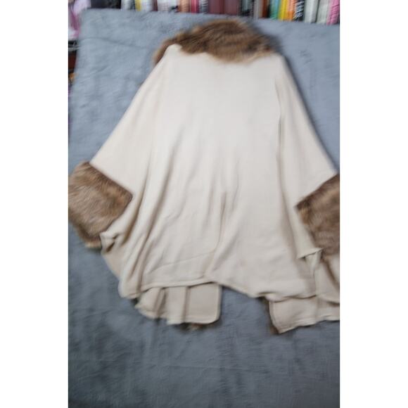 Tan Faux Fur Trim Cape Poncho Wrap One Size Cozy Boho Gently Used - Picture 4 of 9